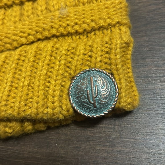 Beanie - Picture 2 of 4